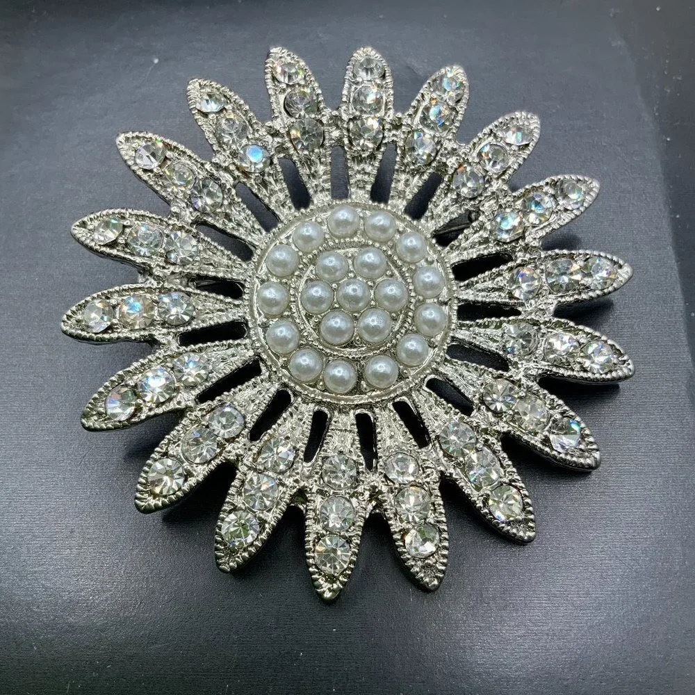 Floral Daisy Sparkly Rhinestone Faux Peral Brooch Pin
